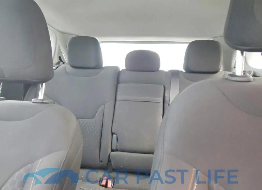 3C4NJCAB8KT838240# 10