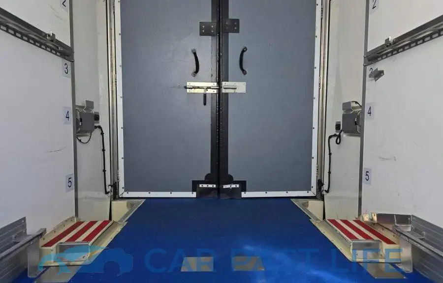 1FDBW5Z85NKA01570# 6