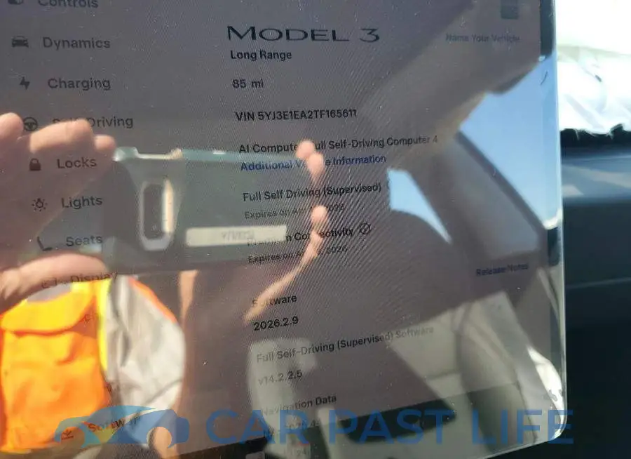 5YJ3E1EA2TF165611# 9