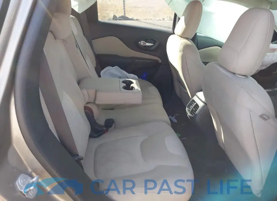 1C4PJLAS9GW362607# 8