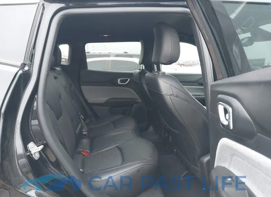 3C4NJDBN7RT138590# 8