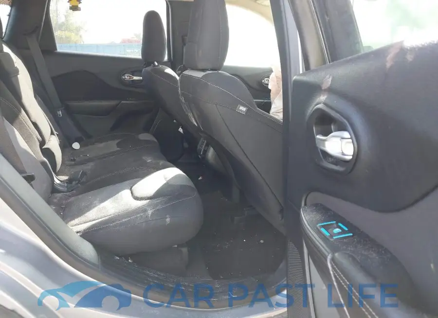 1C4PJLAB7GW323921# 8