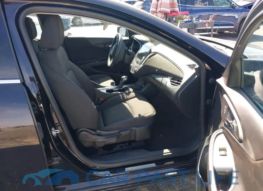 1G1ZD5ST2PF197527# 5