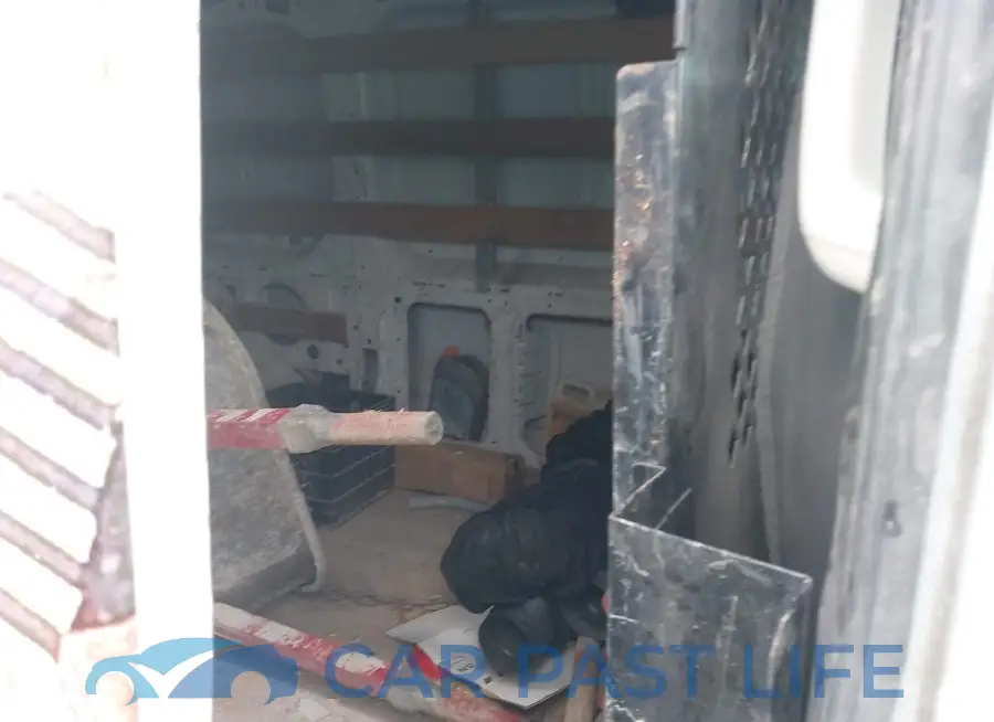 1FTYR1YM4KKA71960# 8