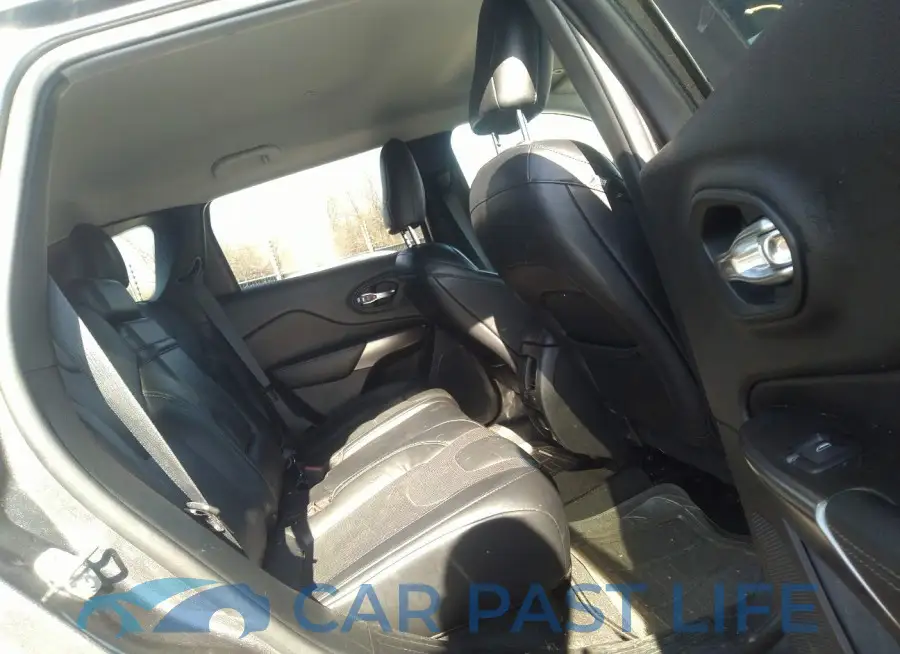1C4PJMDX6KD293960# 8