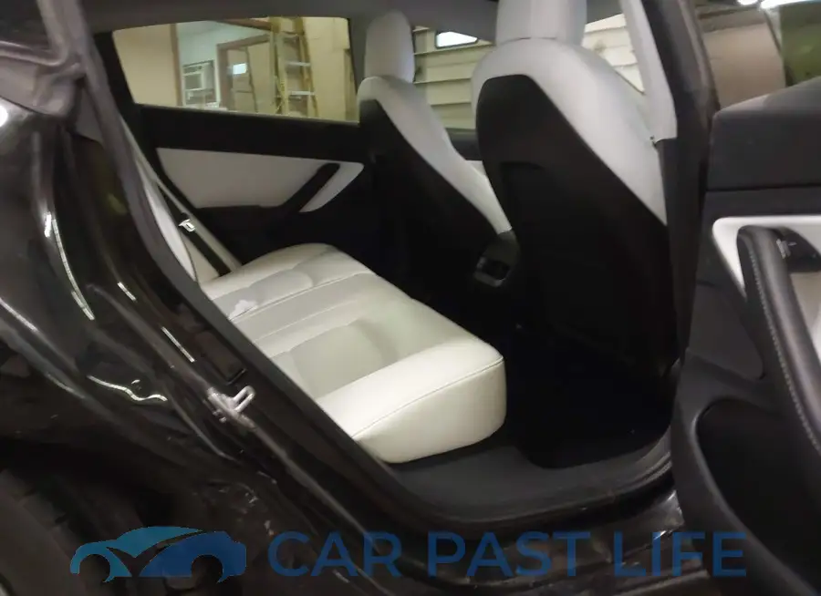 5YJ3E1EB5LF600985# 8