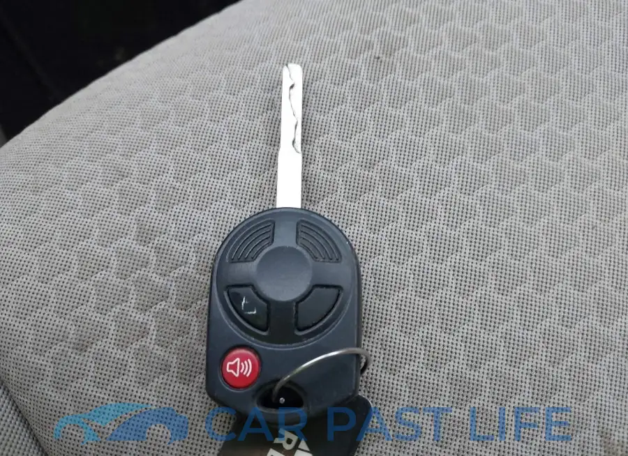 1FMCU0GD4HUE21956# 11