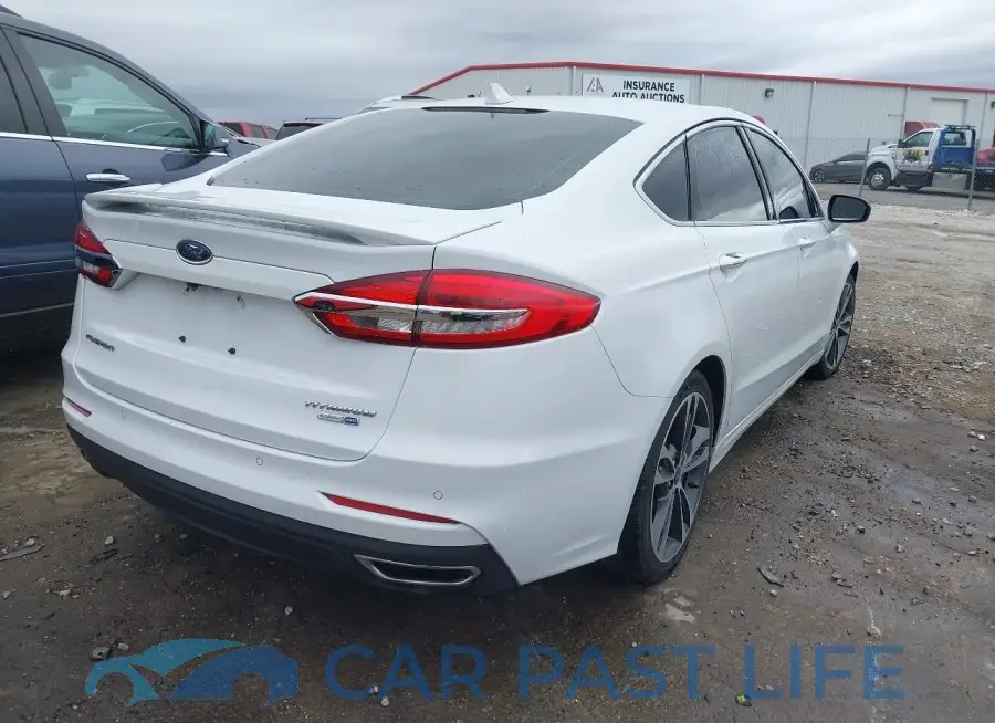 3FA6P0D9XKR139592# 4
