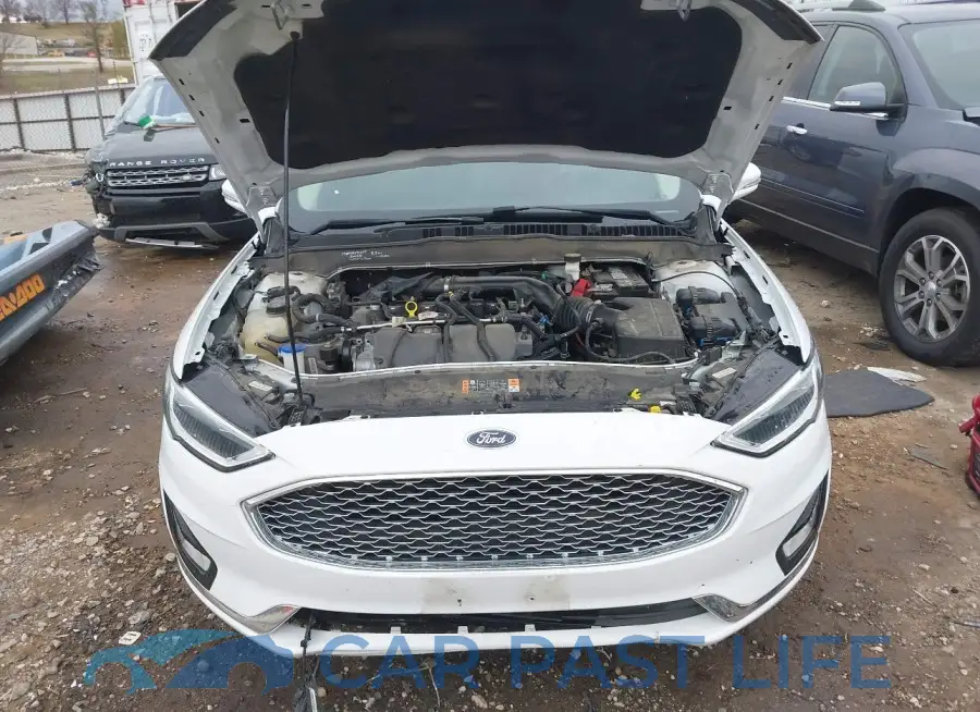 3FA6P0D9XKR139592# 10