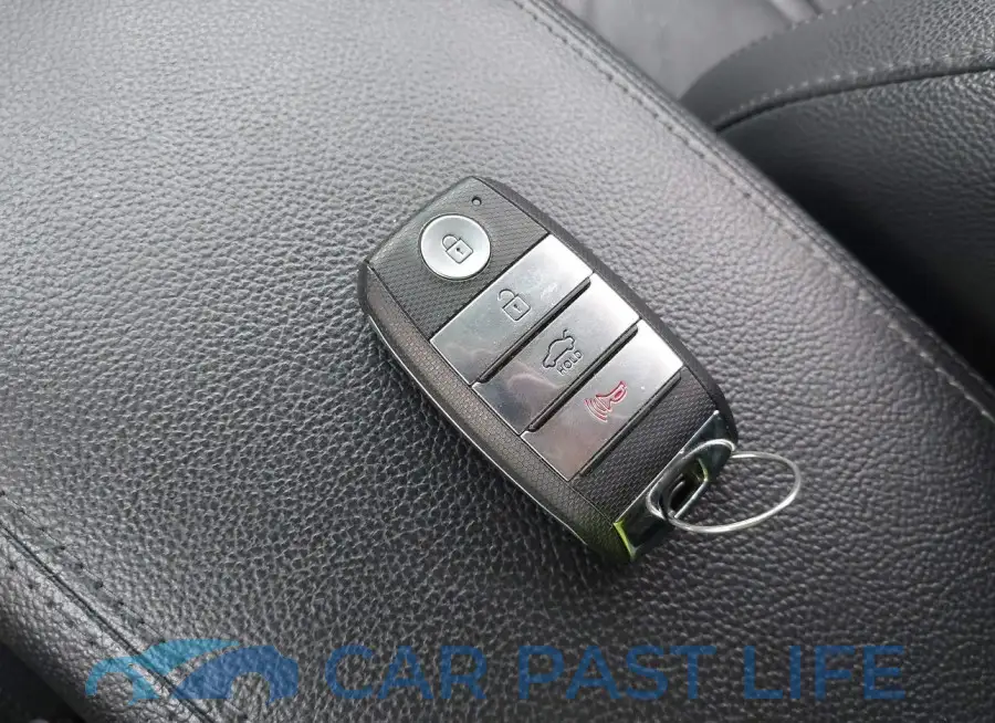 KNAGU4LE3L5037226# 11