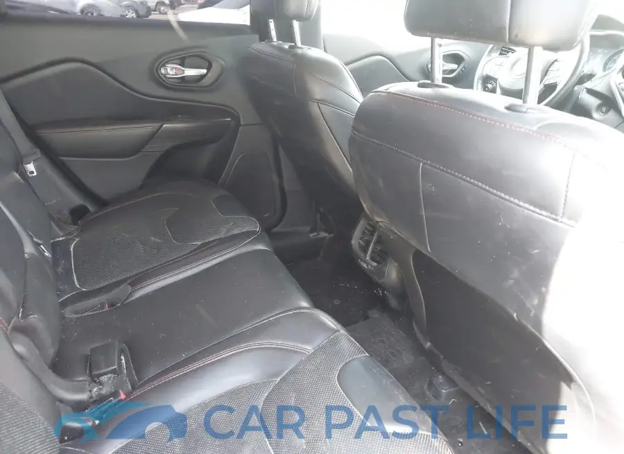 1C4PJMBS8FW653568# 8