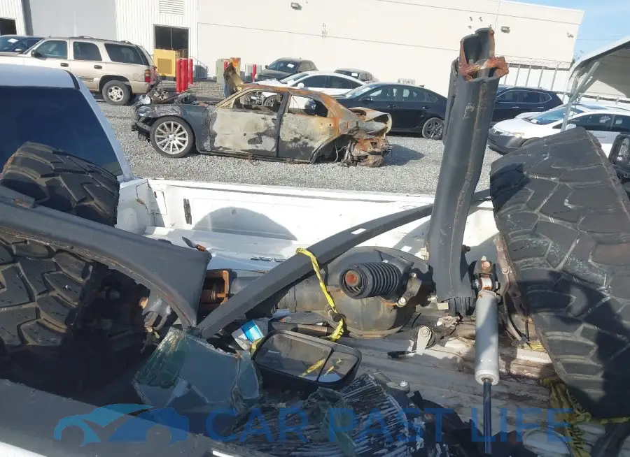 3C6UR5JL0KG519472# 11