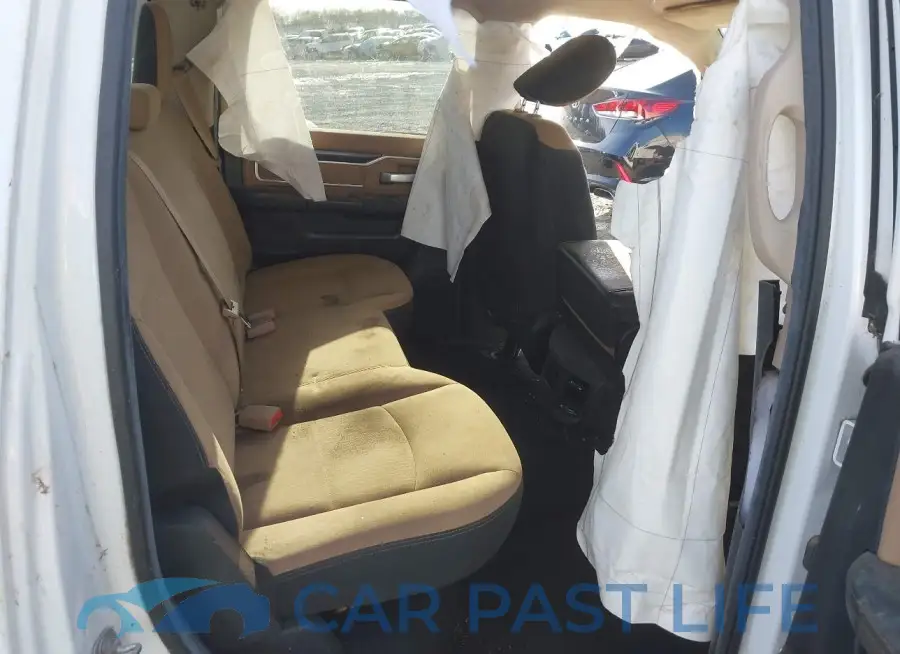 3C6UR5JL0KG519472# 8