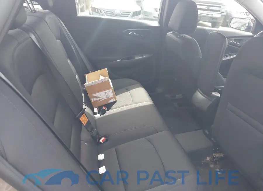1G1ZB5ST3PF253562# 8