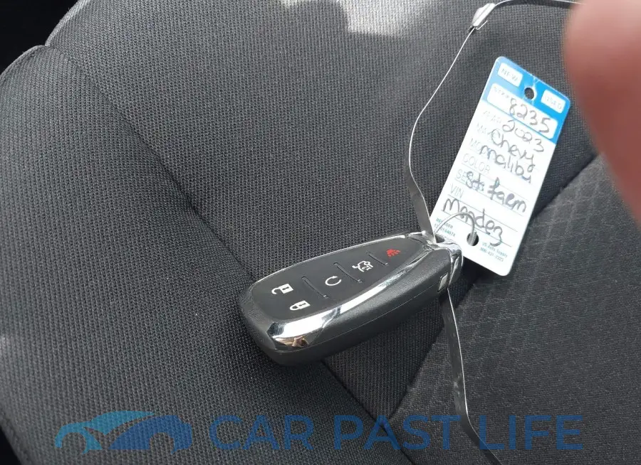 1G1ZB5ST3PF253562# 11