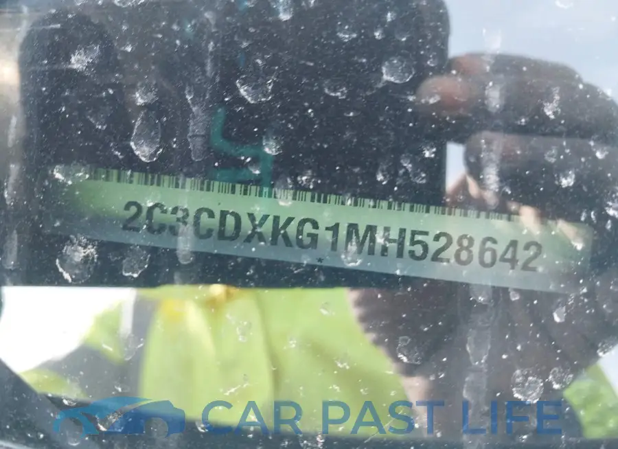 2C3CDXKG1MH528642# 9