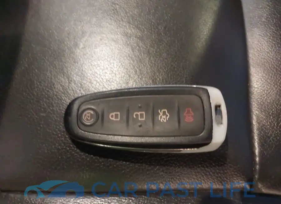 1FMCU9J92GUB63525# 11