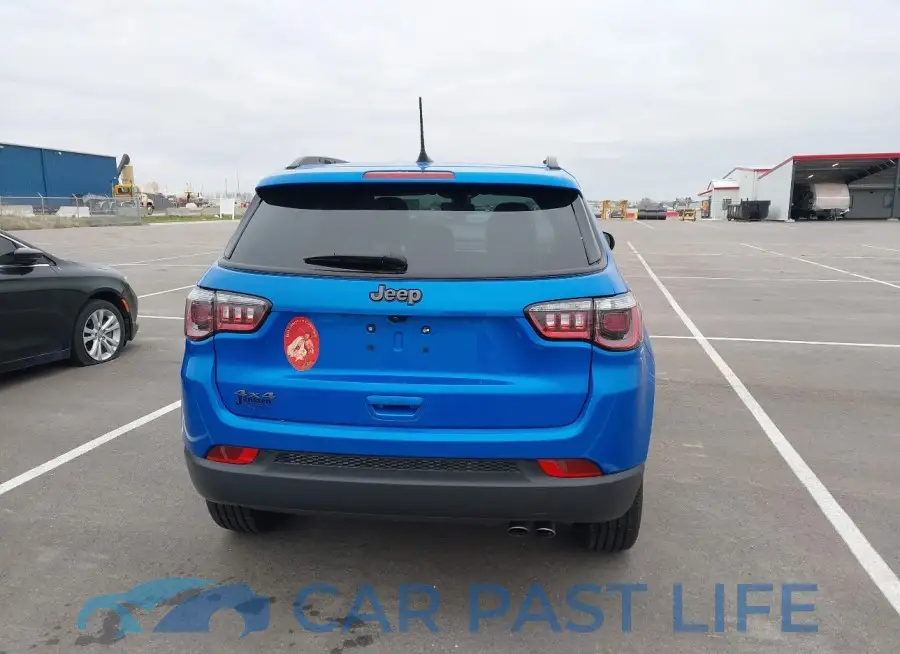 3C4NJDEB5MT529070# 16