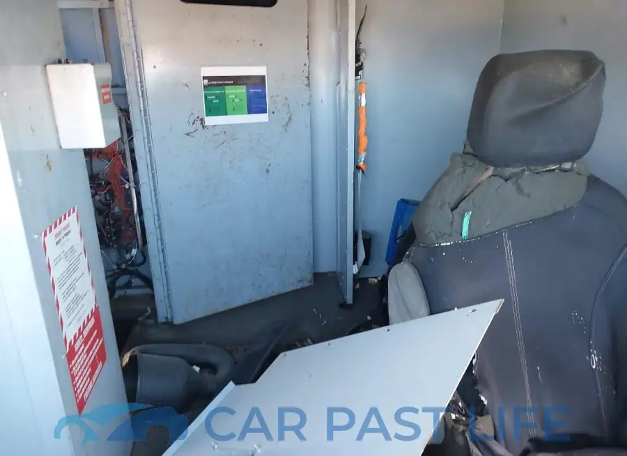 1FDXE4FS6HDC51850# 7