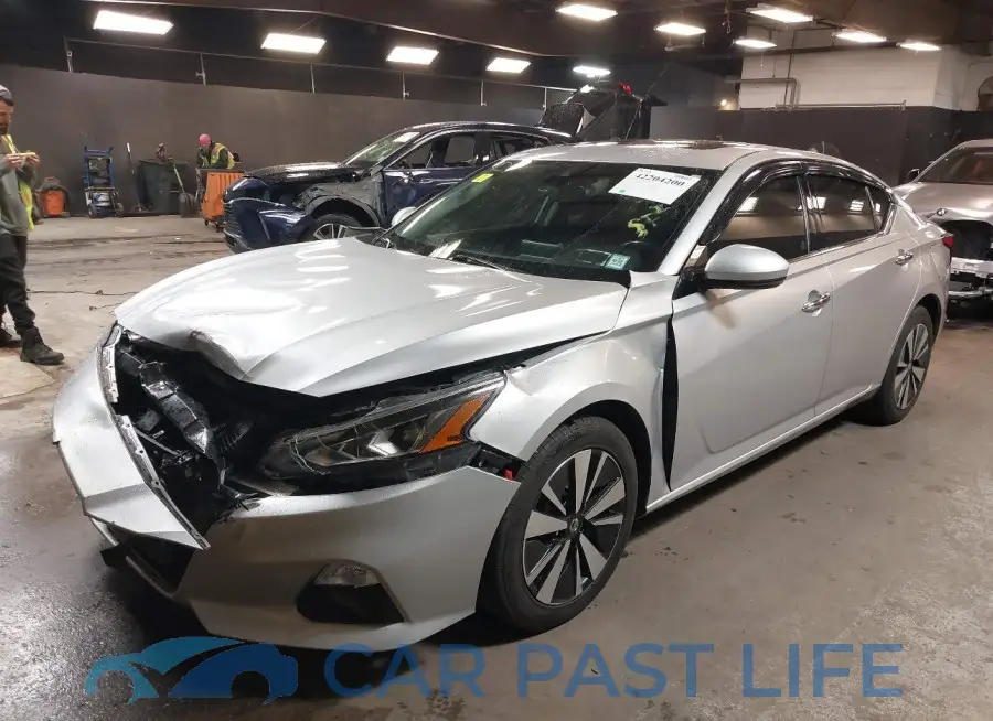 1N4BL4DV1KC125884# 6