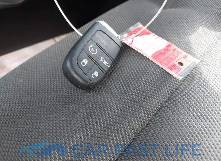 2C3CDXBG7FH812957# 11