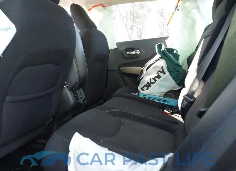 1C4PJLCB3HW650671# 13