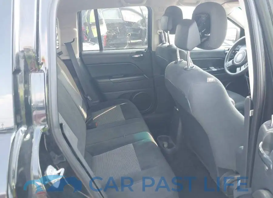 1C4NJCBA4FD156179# 8