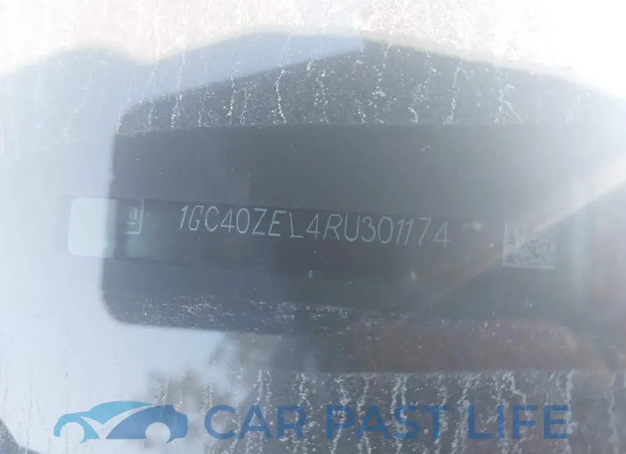 1GC40ZEL4RU301174# 16