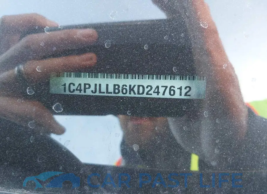 1C4PJLLB6KD247612# 9