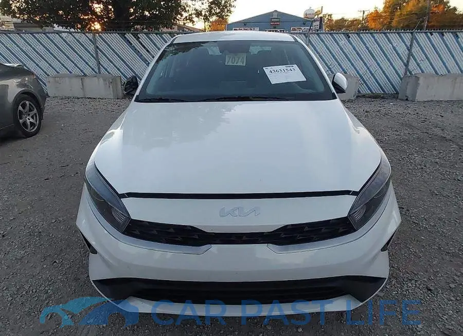 3KPF24AD1RE827393# 12