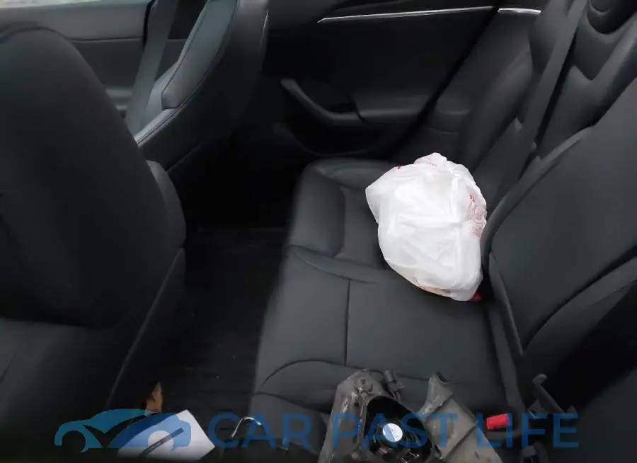 5YJSA1E56PF515919# 8