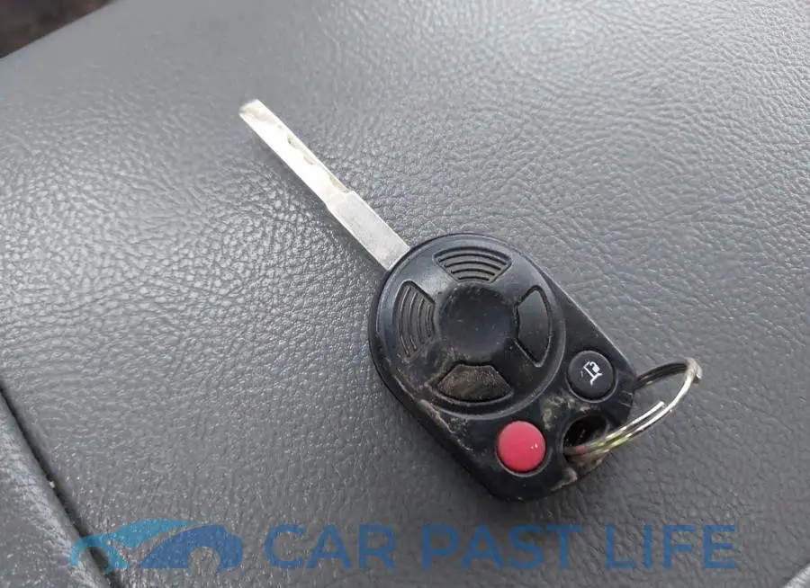 1FTYE2CM3KKB69371# 11