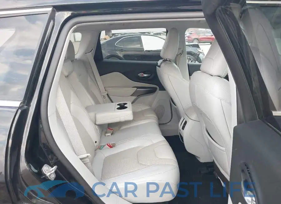 1C4PJLDB8KD295899# 8