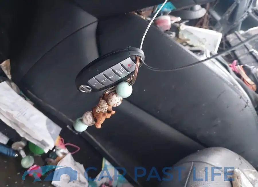 JN8AT2MV7JW342903# 11