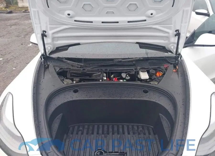 5YJ3E1EC9NF315945# 10
