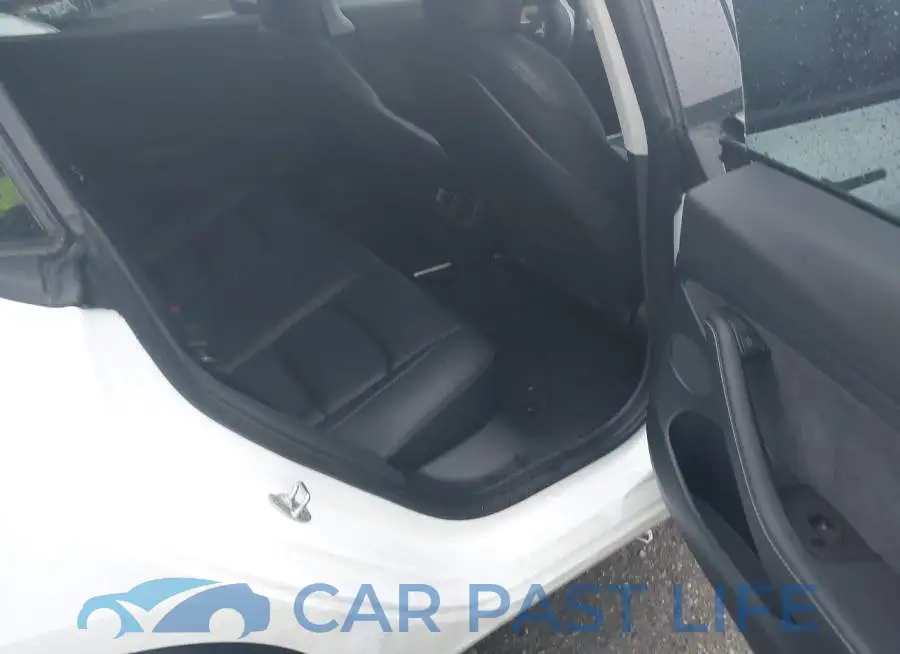 5YJ3E1EC9NF315945# 8