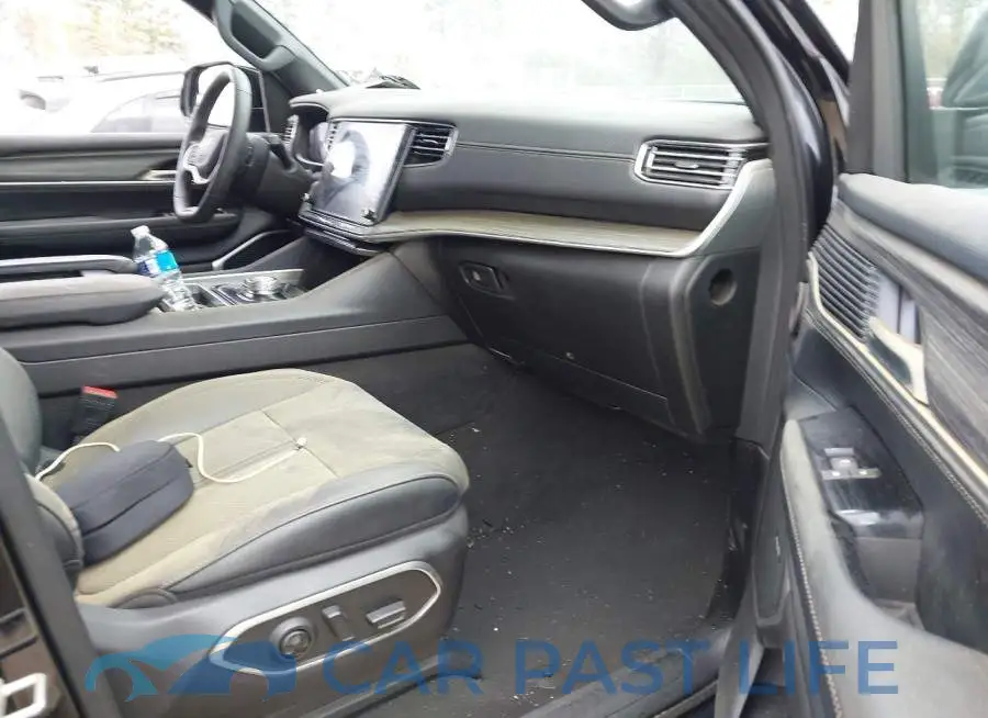 1C4SJSBP6RS131916# 5