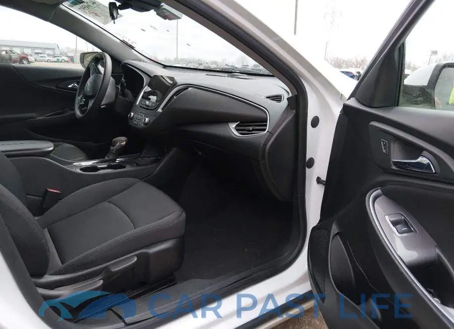 1G1ZD5ST8PF231759# 5
