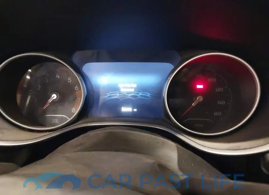 3C4NJDCB8MT590920# 7