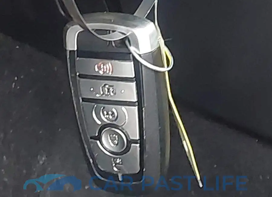 1FMCU9J9XNUA79160# 11