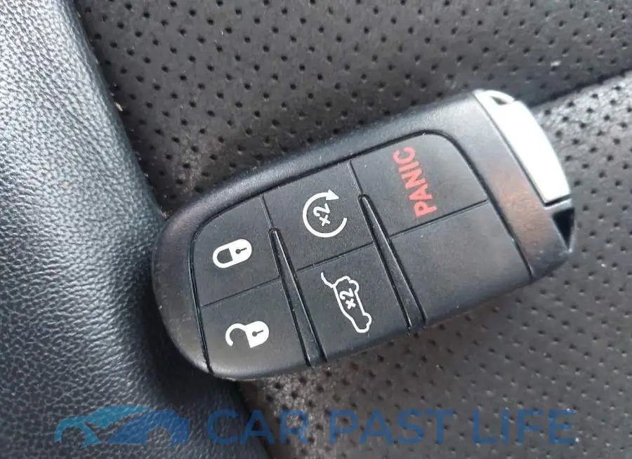 1C4RJEAG9LC161074# 11